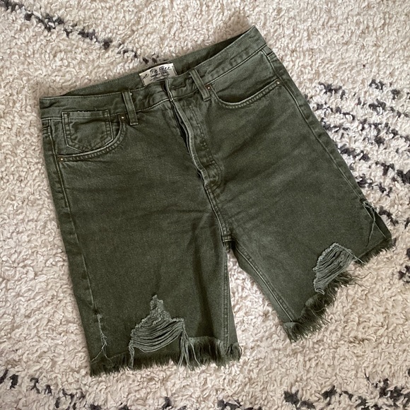 FREE PEOPLE ARMY GREEN SHORTS - Picture 1 of 4